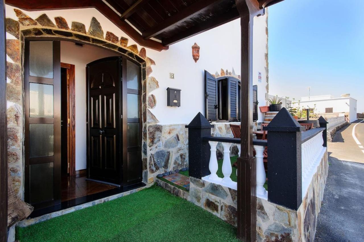 Buda Tinajo Exterior foto